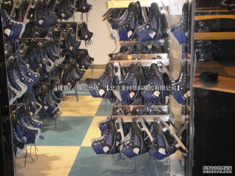 內(nèi)蒙呼和浩特維多利亞摩爾城冰場(chǎng)橡膠地板工程